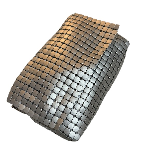 Olga Berg Brushed Silver-Toned Soft Metal Mesh Clutch Shoulder Bag - Picture 3 of 16